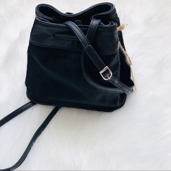 brandy melville • mini black bucket bag fur - Picture 4 of 8